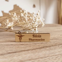 Badge en bois Docteur en pharmacie personnalisé