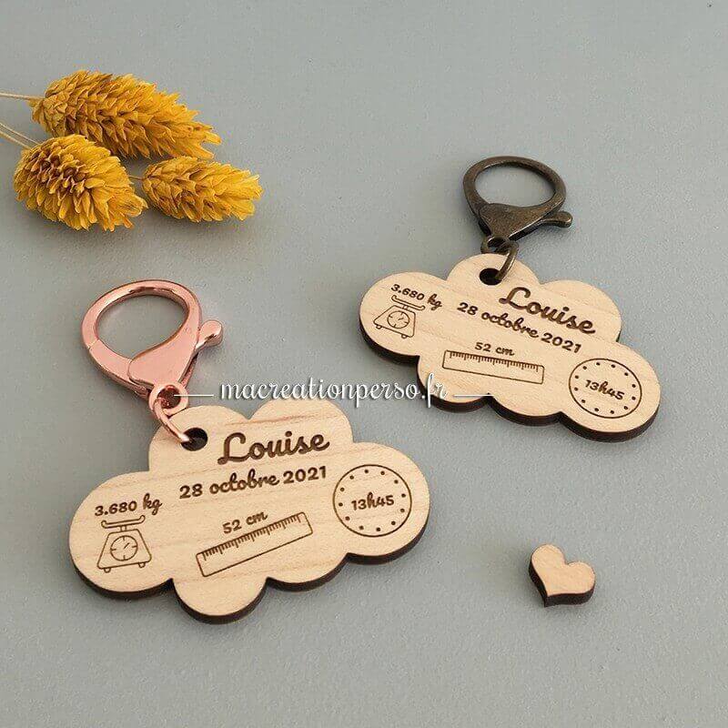 Porte-clé naissance gravé en bois