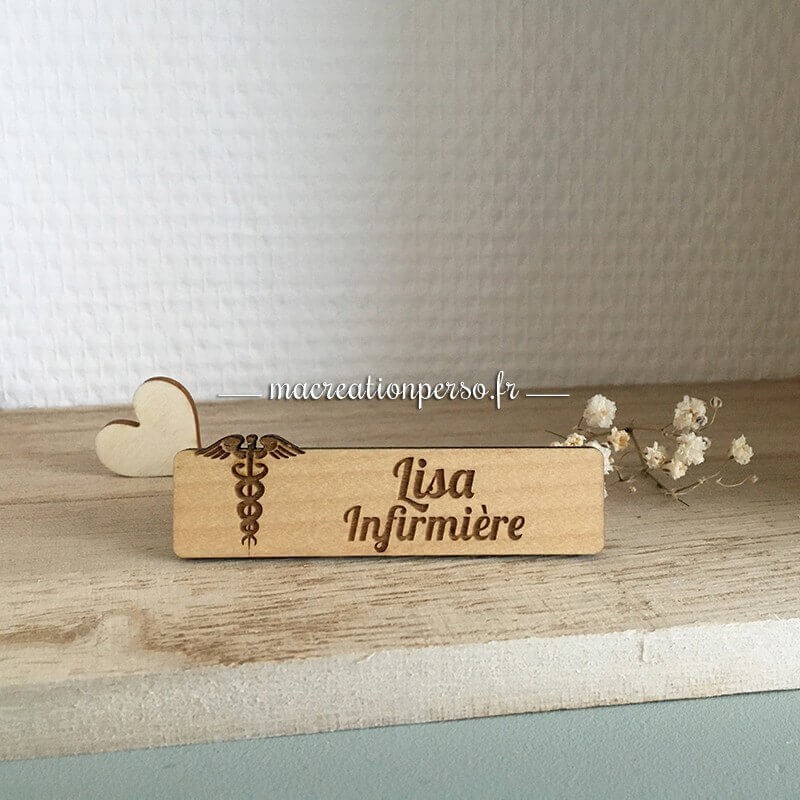 Badge Infirmière / Infirmier gravé en bois