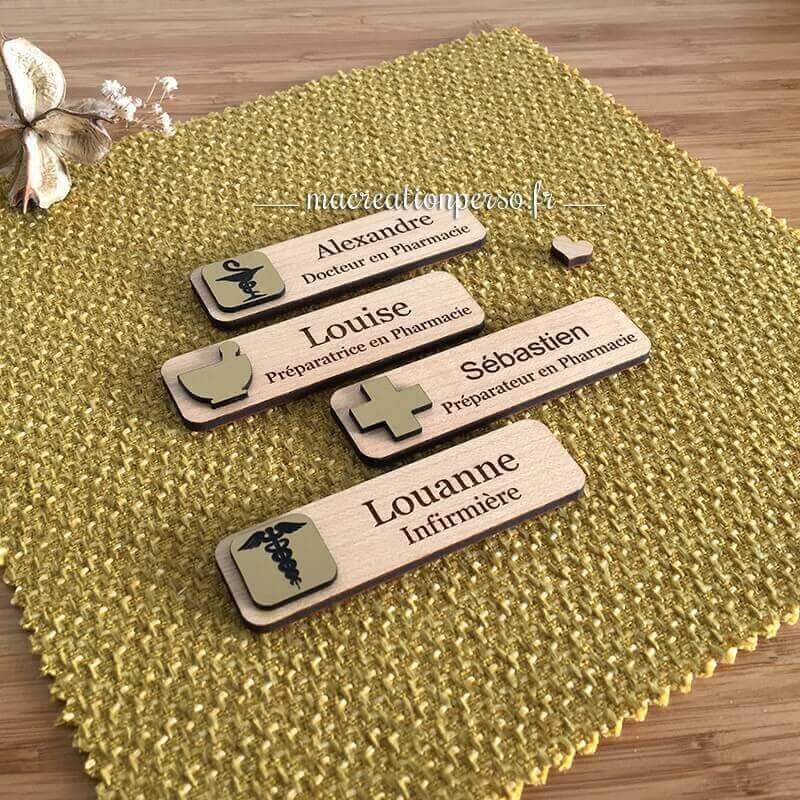 Ensemble de quatre badges magnétique personnalisé en bois professionnels de santé
