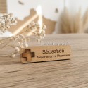 Badge préparateur en pharmacie en bois avec croix doré et prénom Sébastien