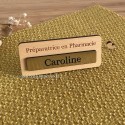Badge préparatrice en pharmacie en bois  avec prénom gravé sur plaque dorée 