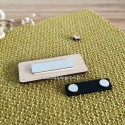 Coté aimanté du badge en bois 