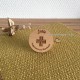Badge rond en bois personnalisé croix de Pharmacie - macreationperso