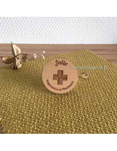 Badge rond en bois personnalisé croix de Pharmacie - macreationperso