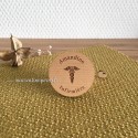 Badge rond infirmière en bois personnalisé - macreationperso