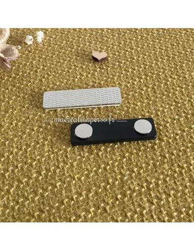 Coté magnétique du Badge rond en bois gravé infirmière