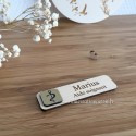 Badge aide soignant personnalisé en bois et or 