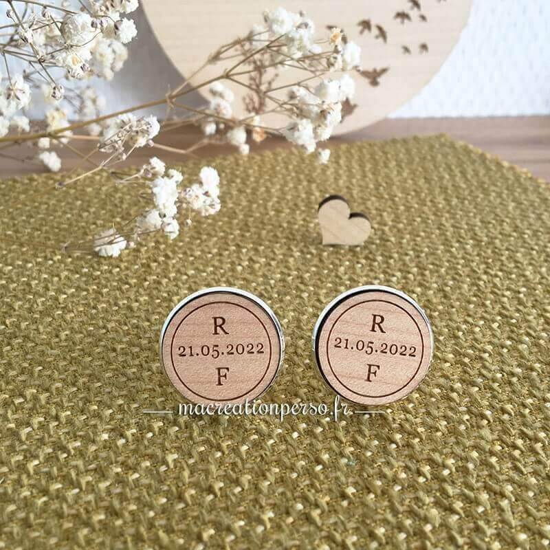 Deux boutons de manchette homme avec initiales argent et bois