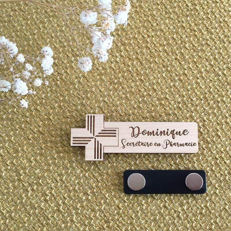Support magnétique du badge en bois