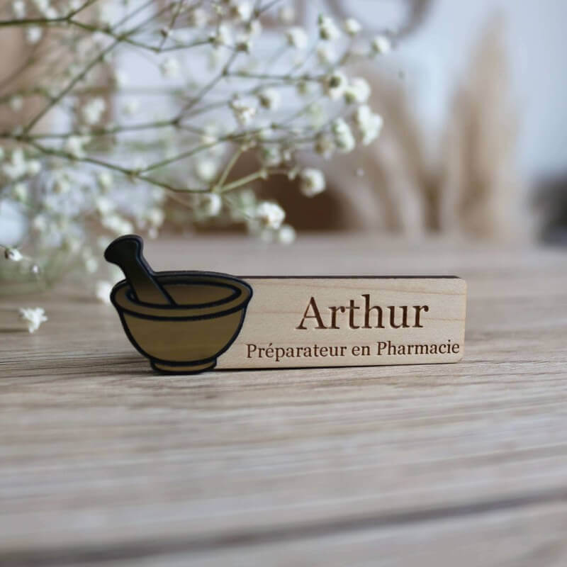 Insigne magnétique en bois de préparateur en pharmacie 