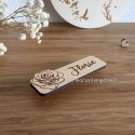 Badge métier fleuriste rose en bois à personnaliser 