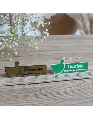 Badge Préparatrice en pharmacie avec mortier - Deux coloris