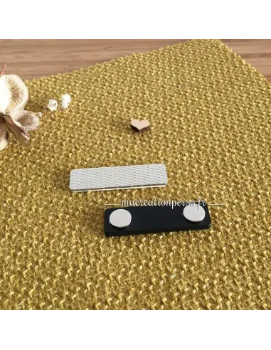 Attache aimanté du badge