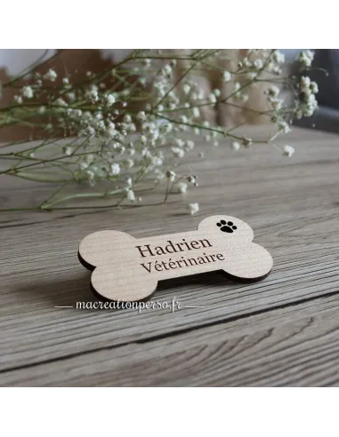 Badge vétérinaire magnétique os en bois à personnaliser