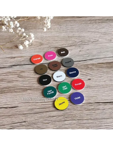 Quatorze couleurs du badge acrylique