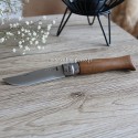 Couteau opinel numéro 9 personnalisé manche en bois de noyer ouvert avec lame en acier inoxydable