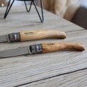 Détail des manches en bois d'olivier avec lame en acier inoxydable
