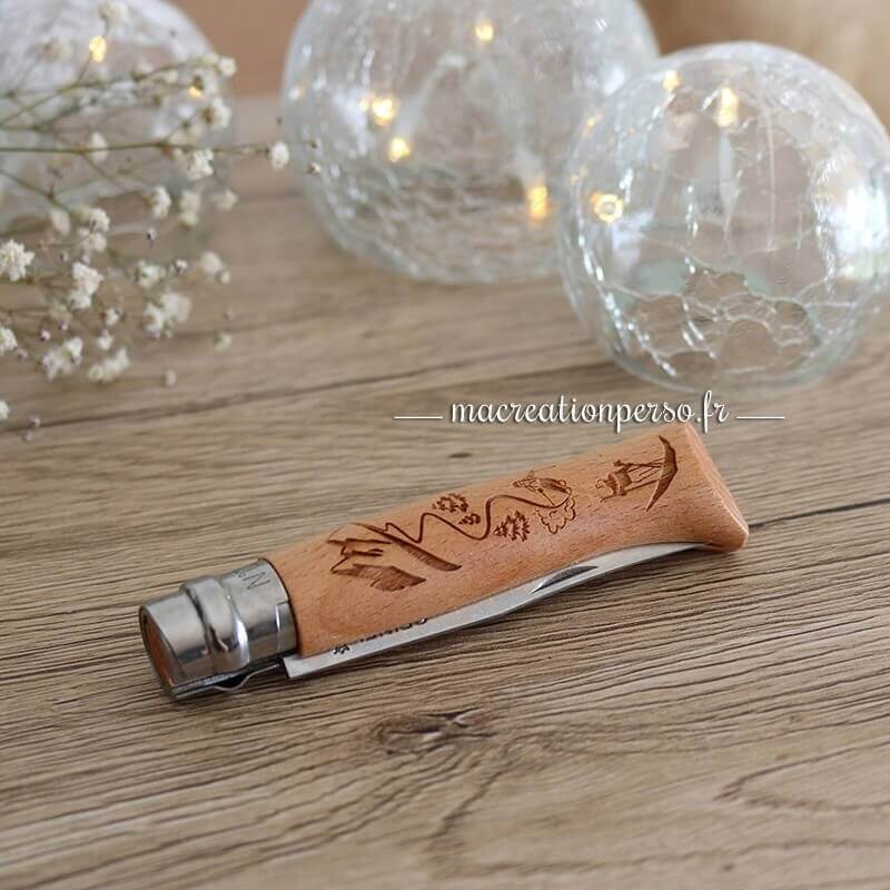 Couteau opinel fermé avec manche gravé sur le thème ski