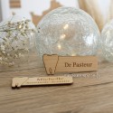 Badge assistante dentaire personnalisé en bois
