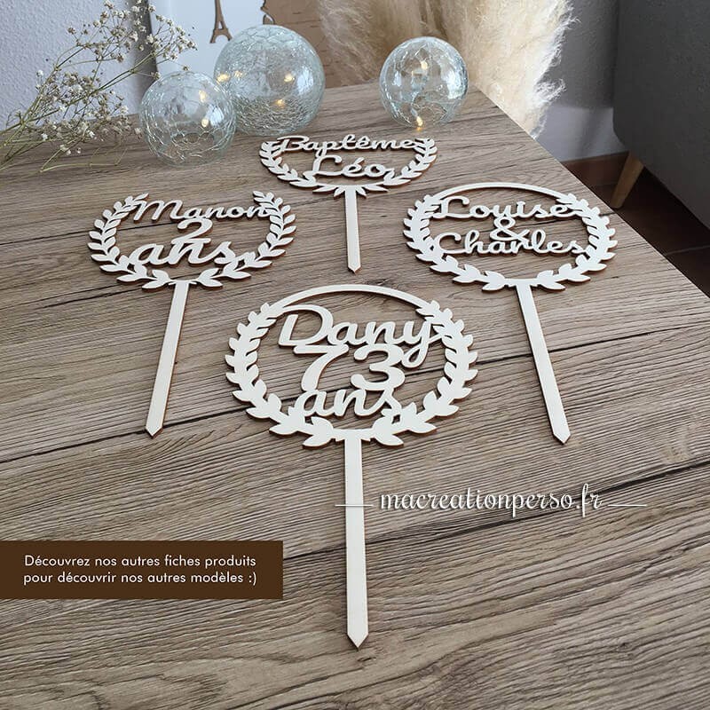 Lot de cake topper en bois clair personnalisé