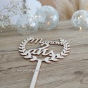 Cake topper en bois clair avec demi cercle en feuille de laurier