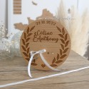Porte alliances en bois vernis avec rubans de soie blanc
