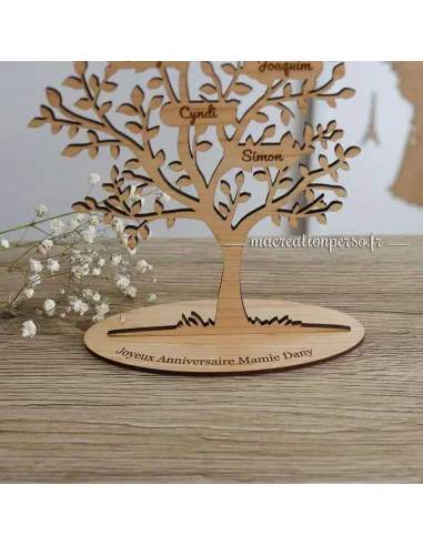 Arbre de vie gravé et découpé dans du bois vernis