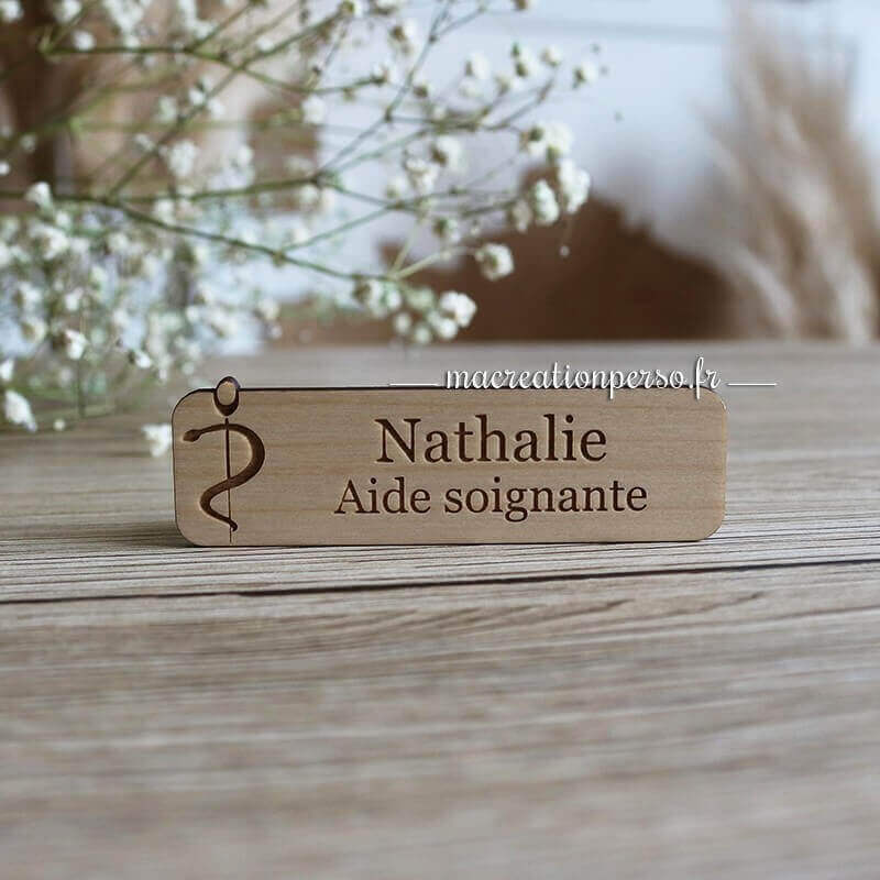 Badge en bois Nathalie Aide Soignante