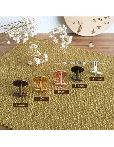Couleurs cuivre, or, rose, bronze et argent des boutons de manchette