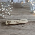 Badge en bois avec exemple de texte vue de haut