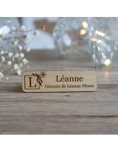 Badge Léanne en bois avec Logo