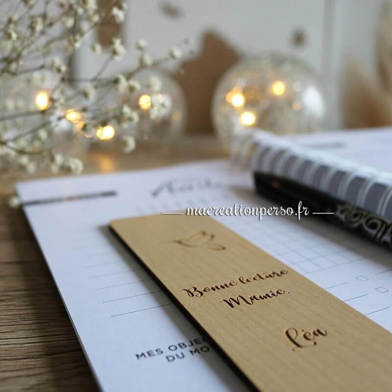 Marque-pages maison colibri en bois vernis à personnaliser