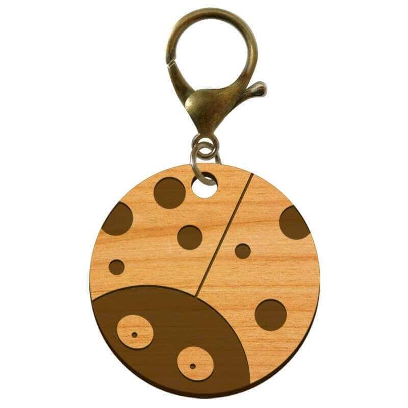 Porte-clés coccinelle gravé en bois mouqueton vieil or