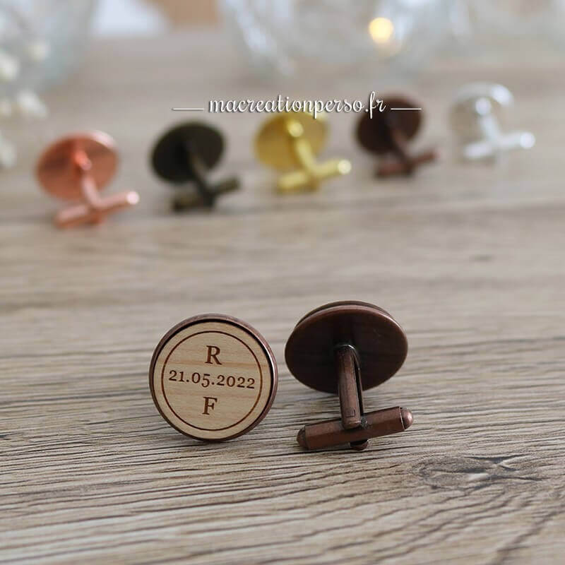 Paire de boutons de manchette cuivrée avec date et initiales