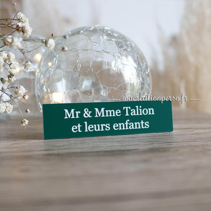 Plaque gravées 2 lignes de couleurs vertes et écriture blanche