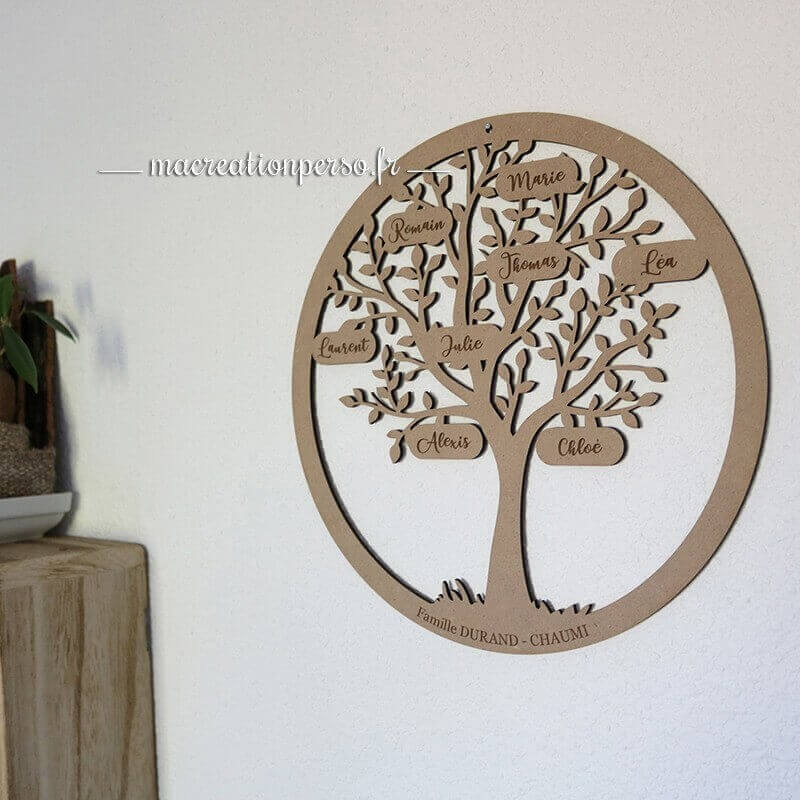 Couronne arbre de vie accrochée au mur