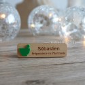 Badge en bois préparateur en Pharmacie avec Pilon vert