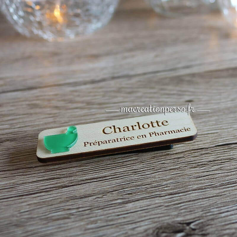Badge personnalisé en bois à placer sur votre blouse de Pharmacie