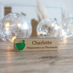 Badge personnalisé avec Prénom Charlotte et sa fonction de Préparatrice en Pharmacie