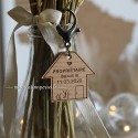 Porte-clés en forme de maison personnalisé en bois
