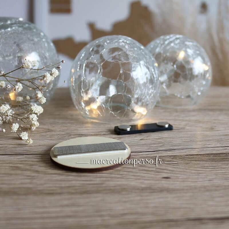 Badge rond en bois avec son attache magnétique au dos