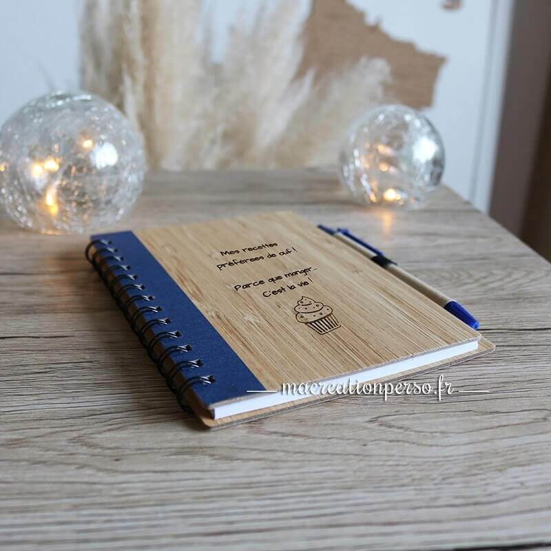 Carnet en bambou personnalisé bleu et stylo