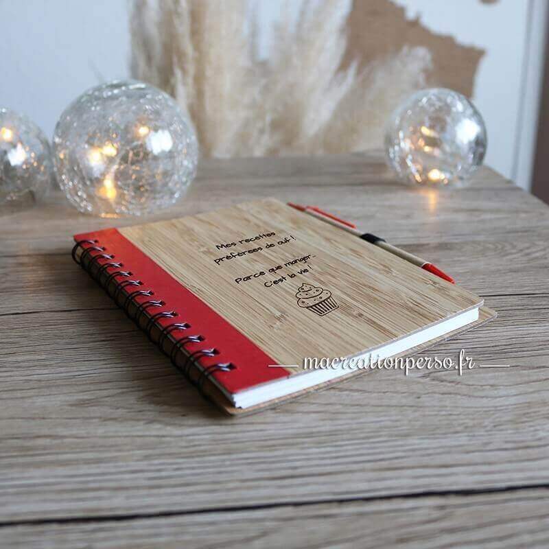 Carnet et stylo personnalisé rouge en bambou