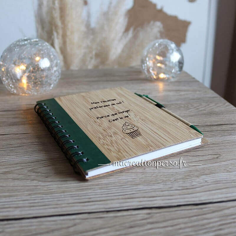 Carnet en bambou personnalisé vert avec stylo gravé