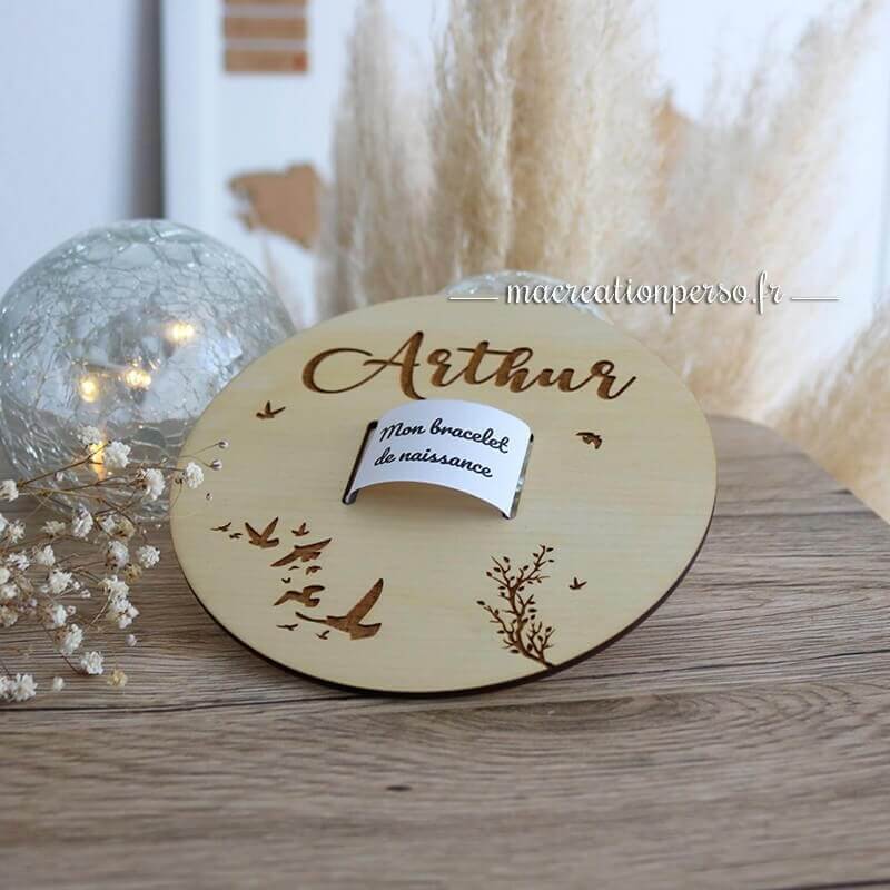 Support personnalisé bracelet de naissance Prénom Arthur