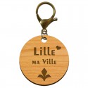 Porte-clés gravé Lille en bois 45 mm avec mousqueton de couleur bronze