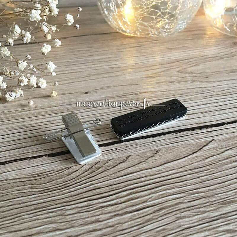Attache pour badge de pharmacie pince + épingle ou magnétique