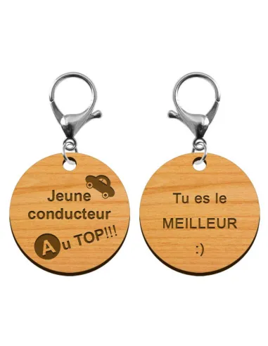 Deux faces recto et verso du porte-clé en bois Jeune conducteur AU TOP 45 mm avec mousqueton argenté gravé Tu es le MEILLEUR