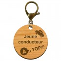 Porte-clés gravé Jeune conducteur AU TOP en bois 45 mm avec mousqueton de couleur bronze